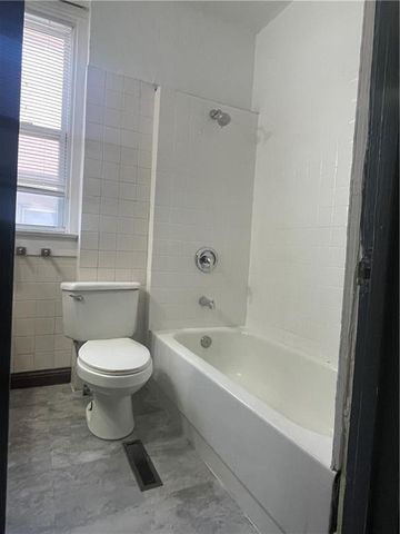 3907 E 9th Street, Kansas City, MO 64127