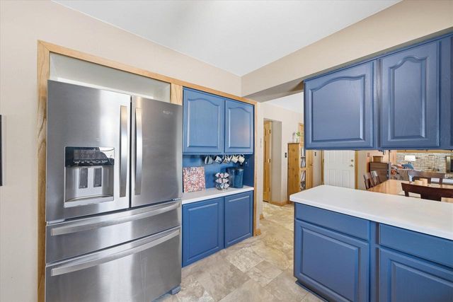 10726 Crestview DRIVE, Cedarburg, WI 53012