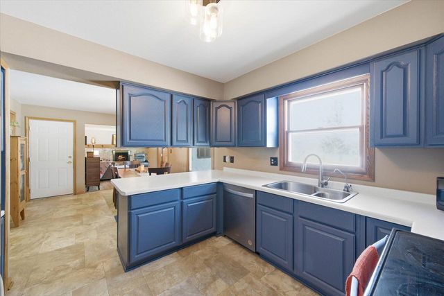 10726 Crestview DRIVE, Cedarburg, WI 53012