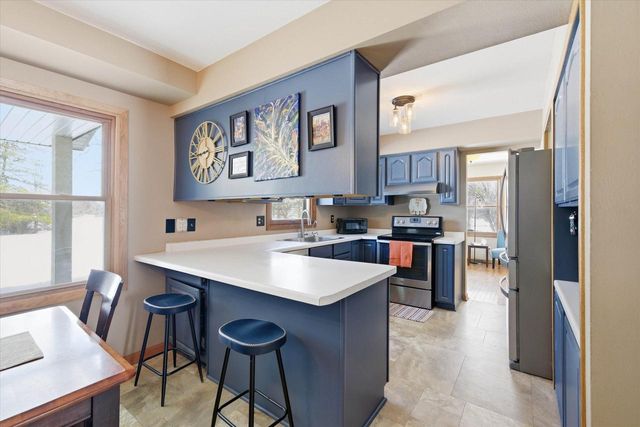 10726 Crestview DRIVE, Cedarburg, WI 53012