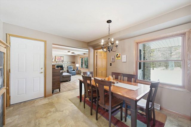 10726 Crestview DRIVE, Cedarburg, WI 53012