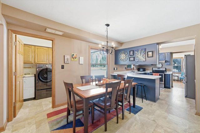 10726 Crestview DRIVE, Cedarburg, WI 53012