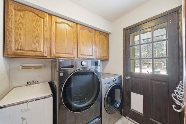 10726 Crestview DRIVE, Cedarburg, WI 53012