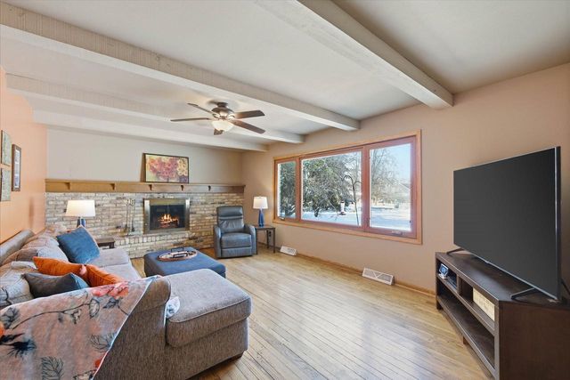 10726 Crestview DRIVE, Cedarburg, WI 53012