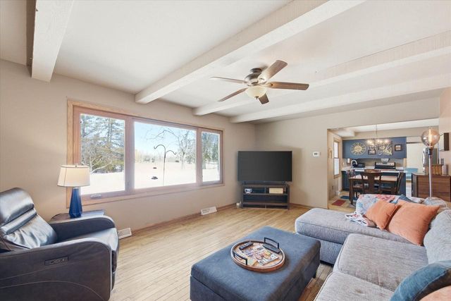 10726 Crestview DRIVE, Cedarburg, WI 53012