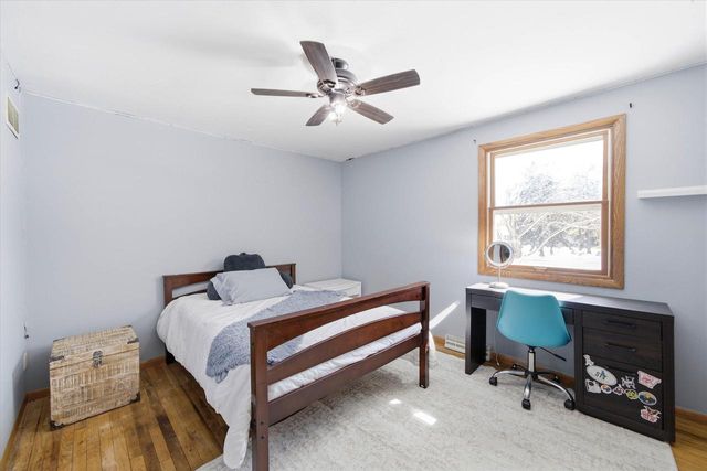 10726 Crestview DRIVE, Cedarburg, WI 53012