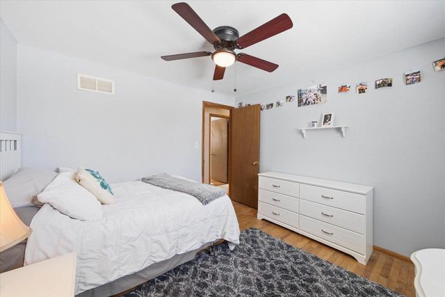 10726 Crestview DRIVE, Cedarburg, WI 53012