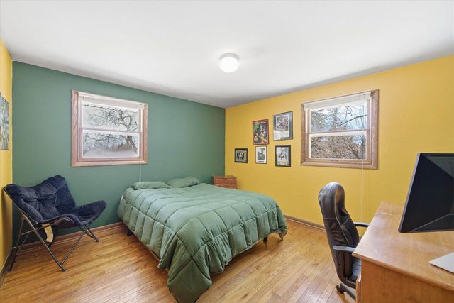 10726 Crestview DRIVE, Cedarburg, WI 53012