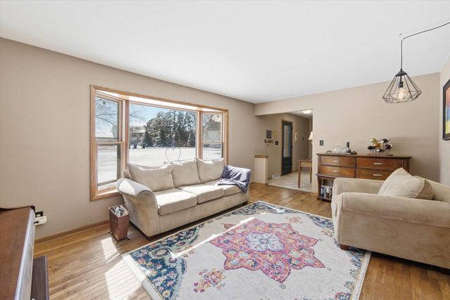 10726 Crestview DRIVE, Cedarburg, WI 53012