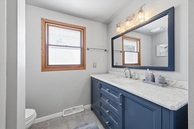 10726 Crestview DRIVE, Cedarburg, WI 53012