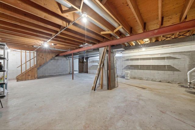 10726 Crestview DRIVE, Cedarburg, WI 53012