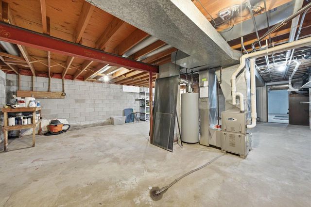 10726 Crestview DRIVE, Cedarburg, WI 53012