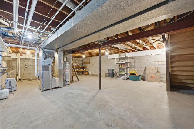 10726 Crestview DRIVE, Cedarburg, WI 53012