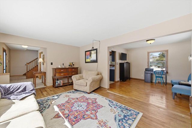 10726 Crestview DRIVE, Cedarburg, WI 53012