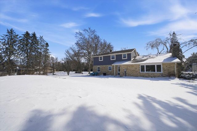 10726 Crestview DRIVE, Cedarburg, WI 53012