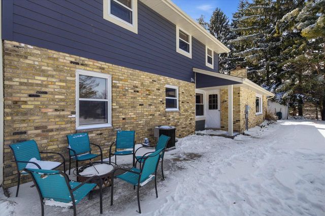 10726 Crestview DRIVE, Cedarburg, WI 53012