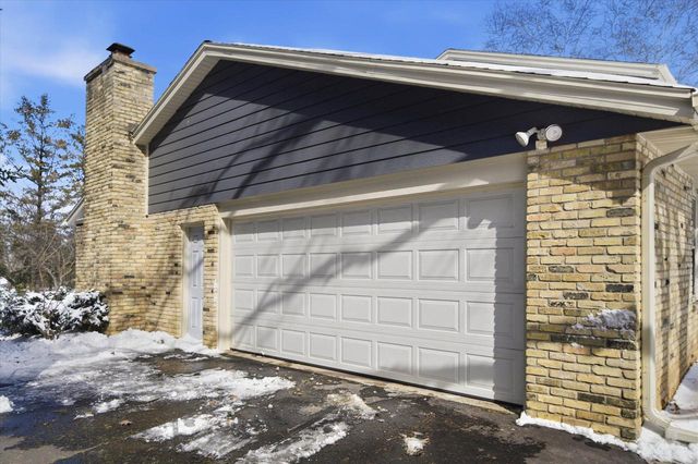 10726 Crestview DRIVE, Cedarburg, WI 53012