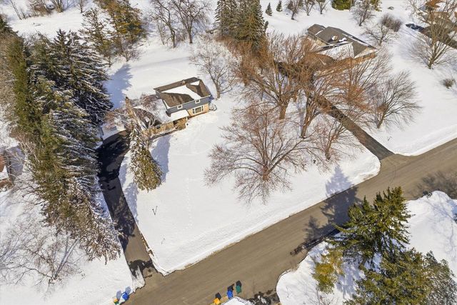 10726 Crestview DRIVE, Cedarburg, WI 53012