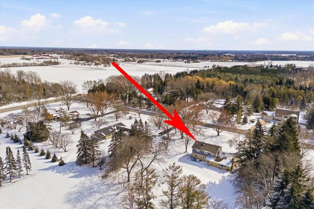 10726 Crestview DRIVE, Cedarburg, WI 53012