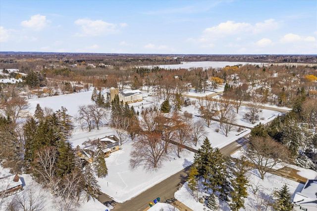 10726 Crestview DRIVE, Cedarburg, WI 53012