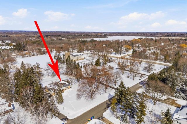 10726 Crestview DRIVE, Cedarburg, WI 53012