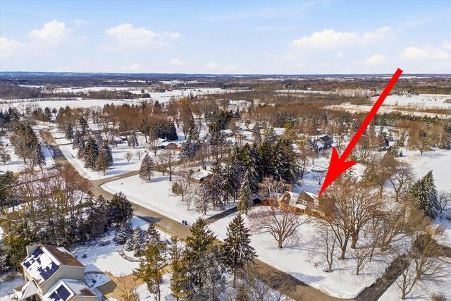 10726 Crestview DRIVE, Cedarburg, WI 53012