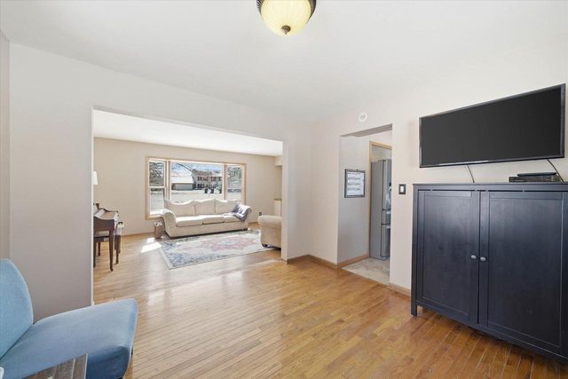 10726 Crestview DRIVE, Cedarburg, WI 53012