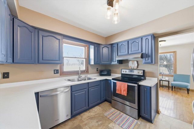 10726 Crestview DRIVE, Cedarburg, WI 53012