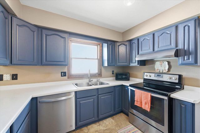 10726 Crestview DRIVE, Cedarburg, WI 53012