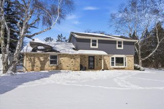 10726 Crestview DRIVE, Cedarburg, WI 53012