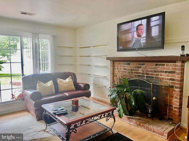 2200 OAKTREE LN, Temple Hills, MD 20748