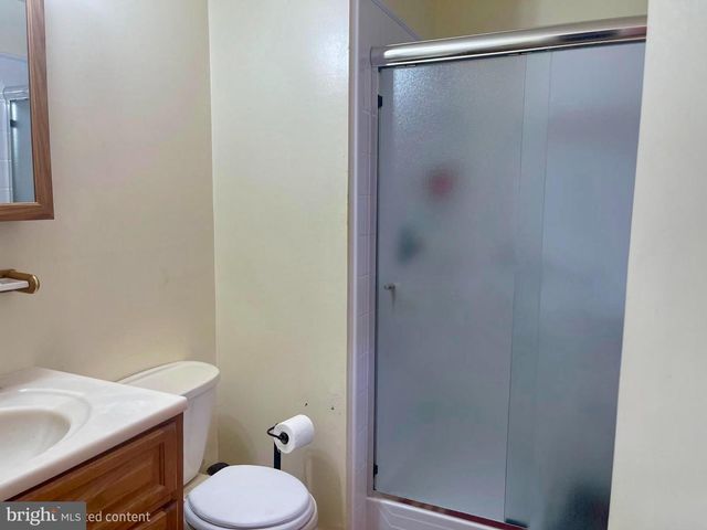 2200 OAKTREE LN, Temple Hills, MD 20748
