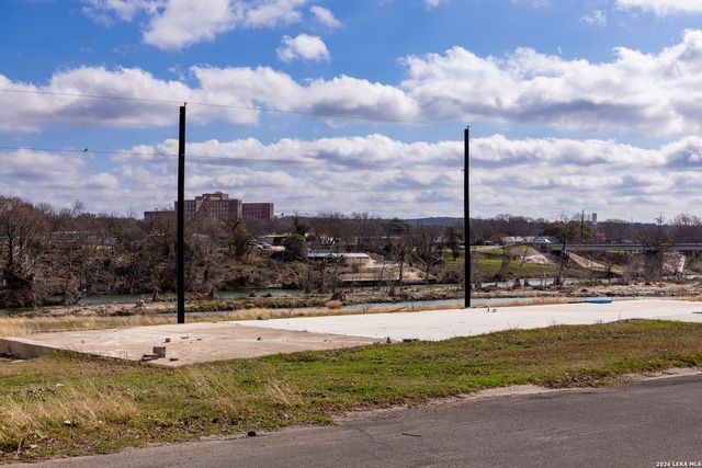 2106 Waterfront Dr, Kerrville, TX 78028