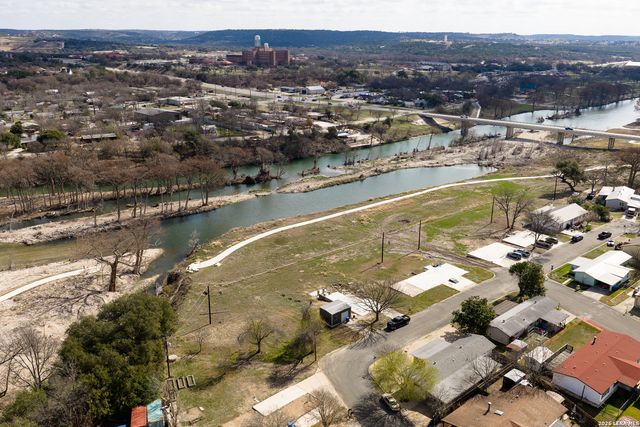 2106 Waterfront Dr, Kerrville, TX 78028