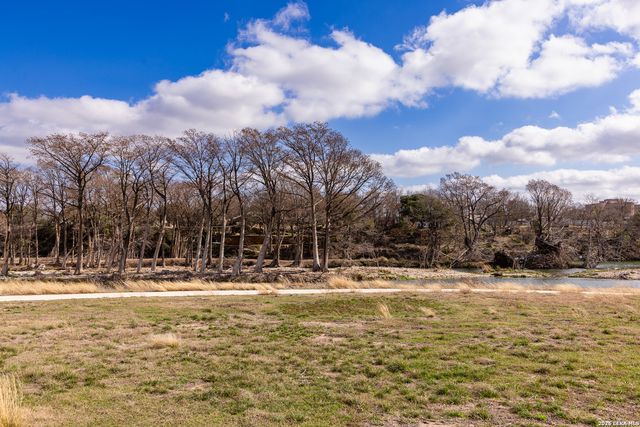 2106 Waterfront Dr, Kerrville, TX 78028