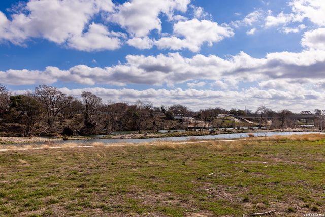 2106 Waterfront Dr, Kerrville, TX 78028