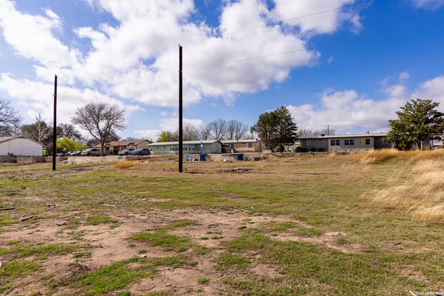 2106 Waterfront Dr, Kerrville, TX 78028