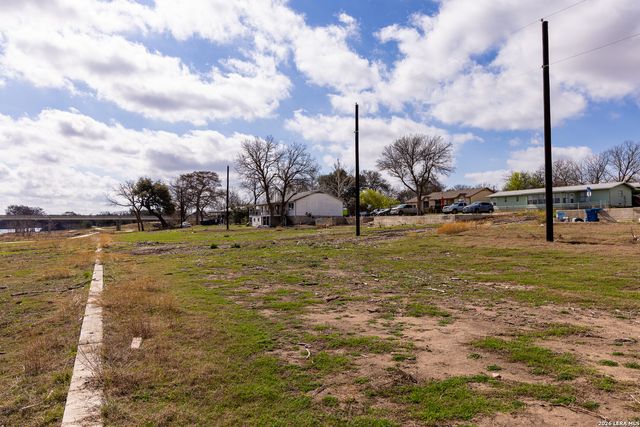 2106 Waterfront Dr, Kerrville, TX 78028