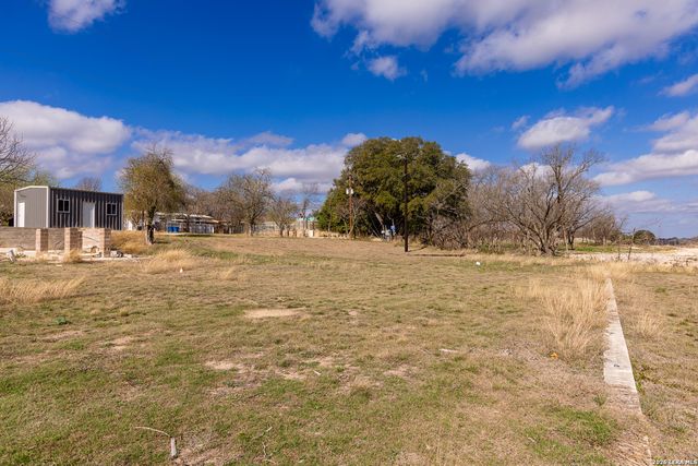 2106 Waterfront Dr, Kerrville, TX 78028