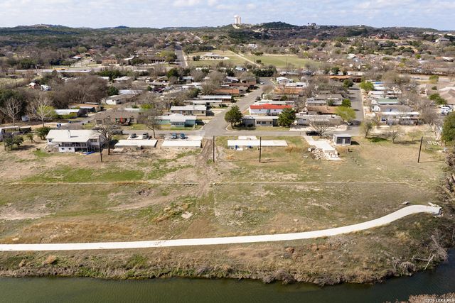 2106 Waterfront Dr, Kerrville, TX 78028