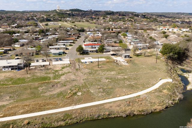 2106 Waterfront Dr, Kerrville, TX 78028