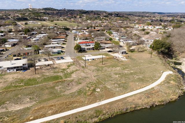 2106 Waterfront Dr, Kerrville, TX 78028