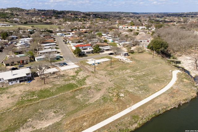 2106 Waterfront Dr, Kerrville, TX 78028