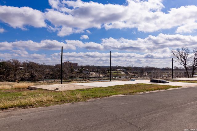 2106 Waterfront Dr, Kerrville, TX 78028