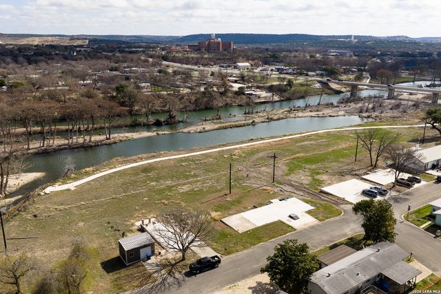 2106 Waterfront Dr, Kerrville, TX 78028