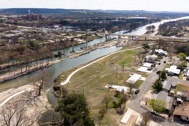 2106 Waterfront Dr, Kerrville, TX 78028