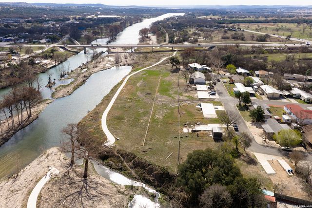 2106 Waterfront Dr, Kerrville, TX 78028