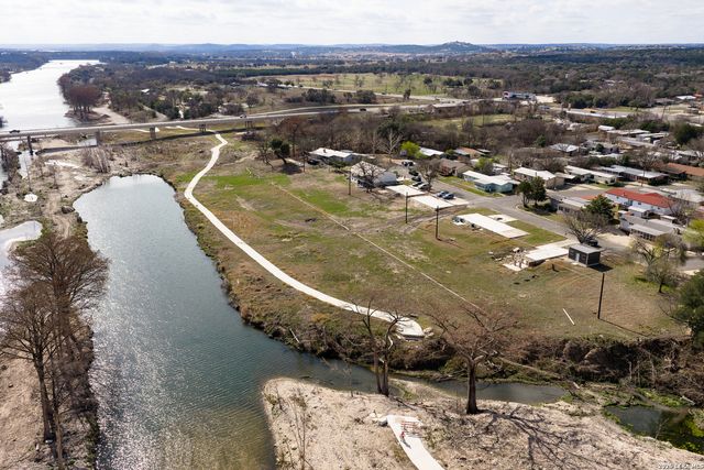 2106 Waterfront Dr, Kerrville, TX 78028
