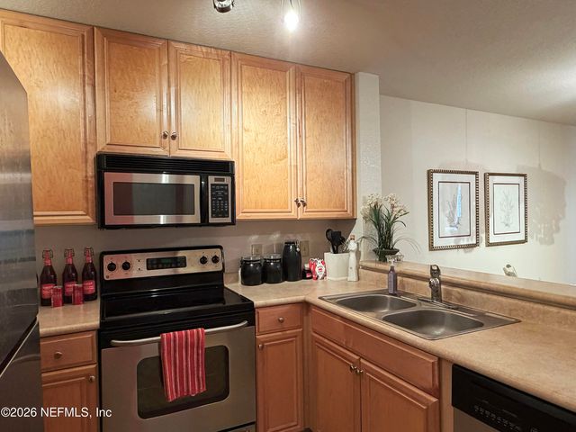 11 11 ARBOR CLUB Drive 214, Palm Valley, FL 32082