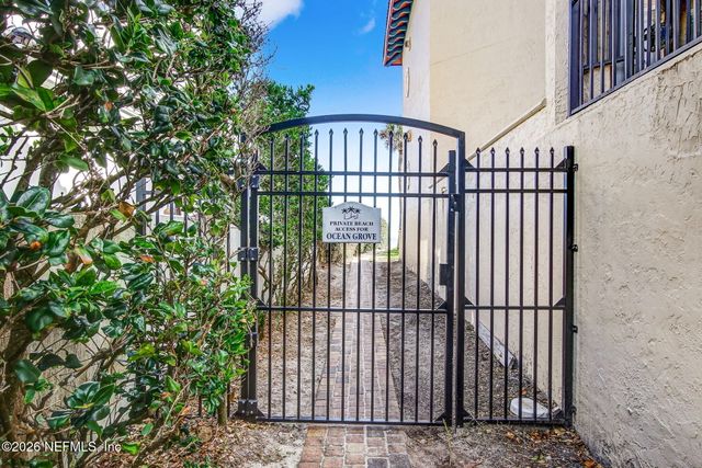 11 11 ARBOR CLUB Drive 214, Palm Valley, FL 32082